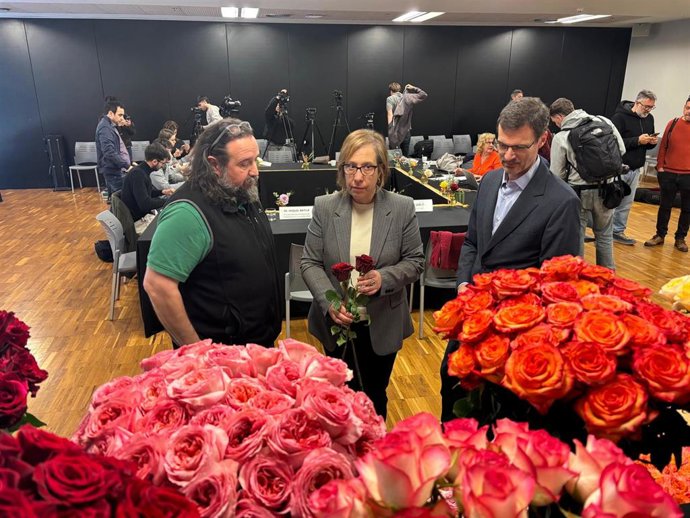 La presidenta de Mercabarna, Raquel Gil, junto al presidente del Gremi de Majoristes de Mercabarna-flor, Miquel Batlle