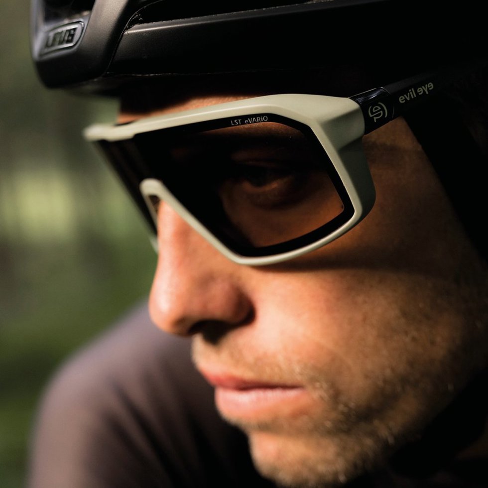 La inteligencia artificial va a revolucionar la personalización de las gafas deportivas, según el vicepresidente de Cottet, Álex Cottet.