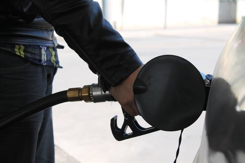 Archivo - Los precios de los combustibles han incidido en el indicador, con transportes como el segmento de consumo que más ha incrementado sus precios.