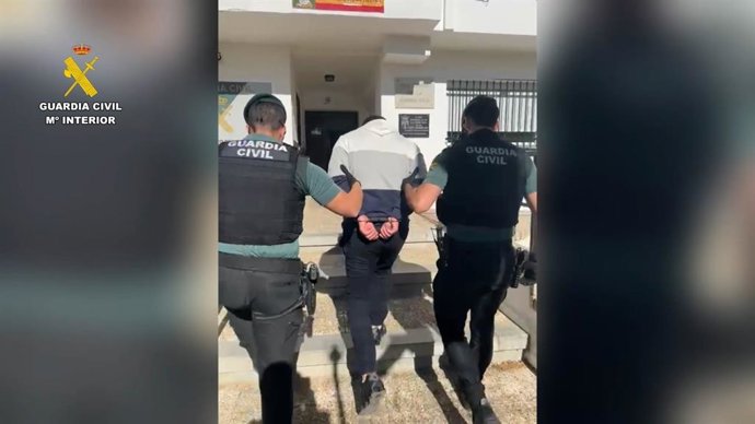Detención en Isla Cristina (Huelva) del integrante de una banda de robo con violencia en viviendas.