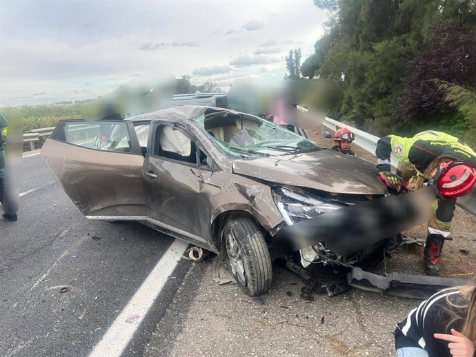 Uno de los vehículos implicados en el accidente en la A-483.