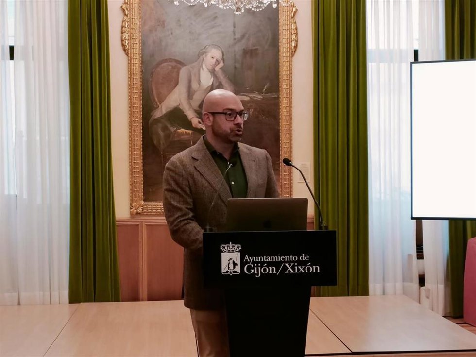 El concejal de Urbanismo del Ayuntamiento de Gijón, Jesús Martínez Salvador, en rueda de prensa en el Consistorio gijonés.