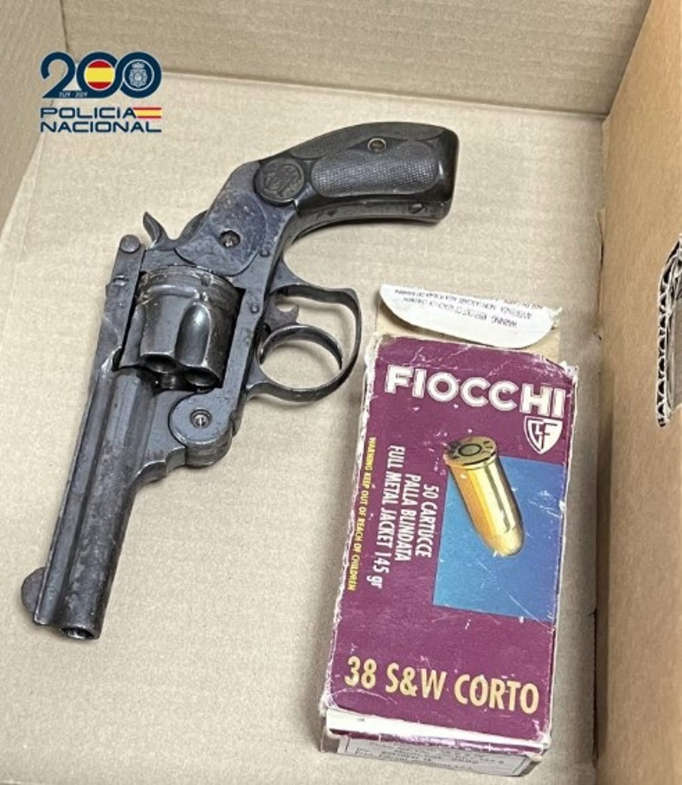 Sucesos.- Detenida en Santa Cruz de Tenerife una mujer por tráfico de drogas y tenencia ilícita de armas