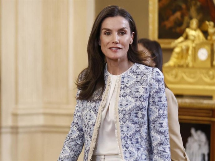 La Reina Letizia recibe en el Palacio de La Zarzuela a una representación de la Agencia de las Naciones Unidas para los Refugiados (ACNUR) con motivo de su 75º aniversario