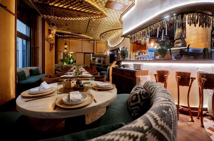 Archivo - Detalle del interiro del restaurante Bakan durante la entrega del Distintivo T al restaurante Bakan, a 19 de enero de 2026, en Madrid (España). Este reconocimiento se otorga a restaurantes, bares, hoteles o centros de consumo para avalar la cult