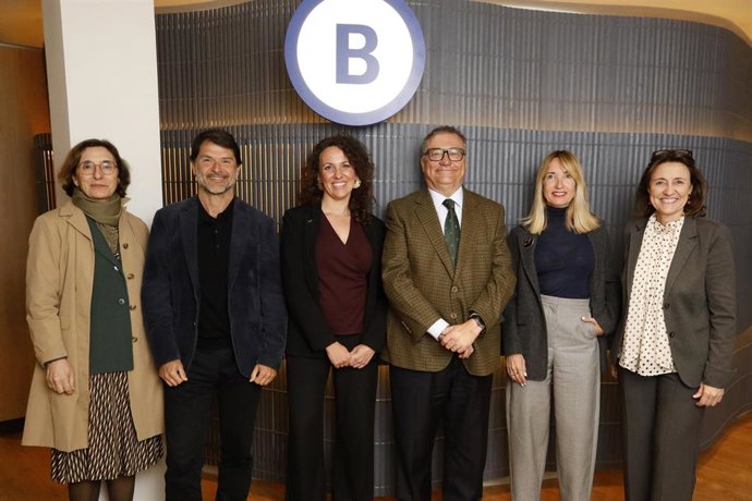 Imagen de la firma del acuerdo de colaboración entre Barcelona Global y Nactiva.