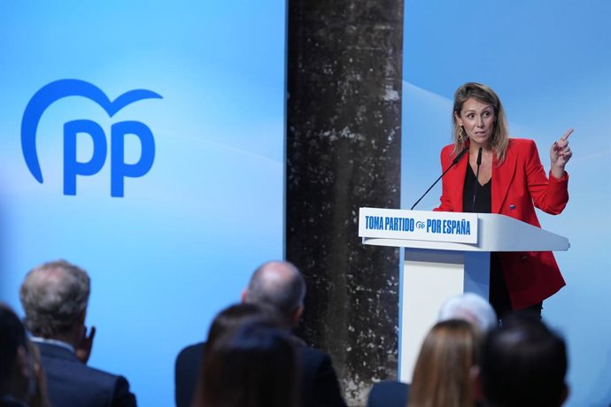 Archivo - Arquivo - A vice-secretária de Coordenação Setorial do PP, Alma Ezcurra, discursa durante um evento em Palo Alto, em 14 de outubro de 2025, em Barcelona, Catalunha (Espanha). Durante o evento, Feijóo apresentou o plano migratório do PP, com o qu