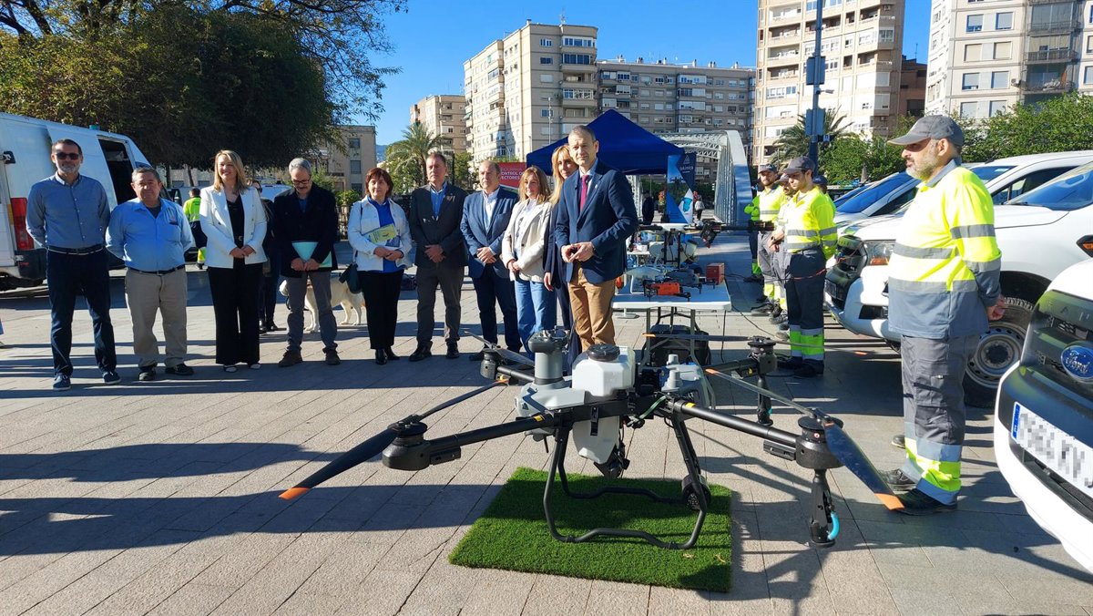 Un dron de gran capacidad se suma a la campaña contra el mosquito del Ayuntamiento de Murcia