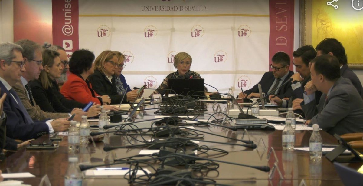 El Rectorado de Sevilla plantea una reducción de grupos y cierre de centros por la tarde para ajustar gastos