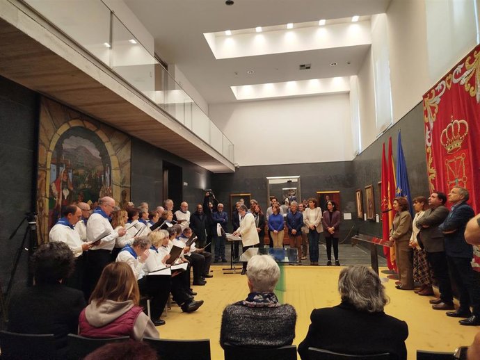 Imagen del acto de la Asociación Navarra de Parkinson (ANAPAR) celebrado en el Parlamento de Navarra