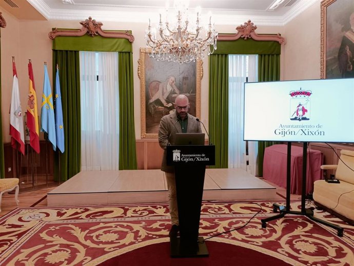 El portavoz del Gobierno de Gijón, Jesús Martínez Salvador, en rueda de prensa en el Consistorio gijonés.