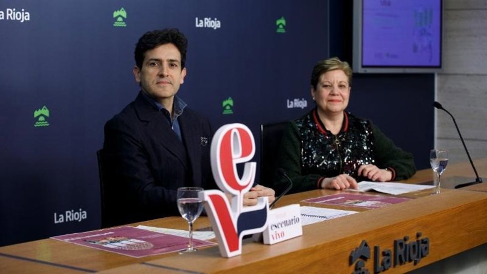 El director general de Cultura, Roberto Iturriaga, y la coordinadora general de la Fundación San Millán, Almudena Martínez, presentan el nuevo ciclo de primavera del festival Escenario Vivo