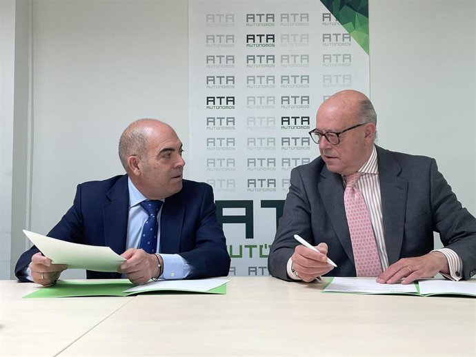 El presidente de ATA, Lorenzo Amor, y el presidente de AEPT, Santiago Vallejo.