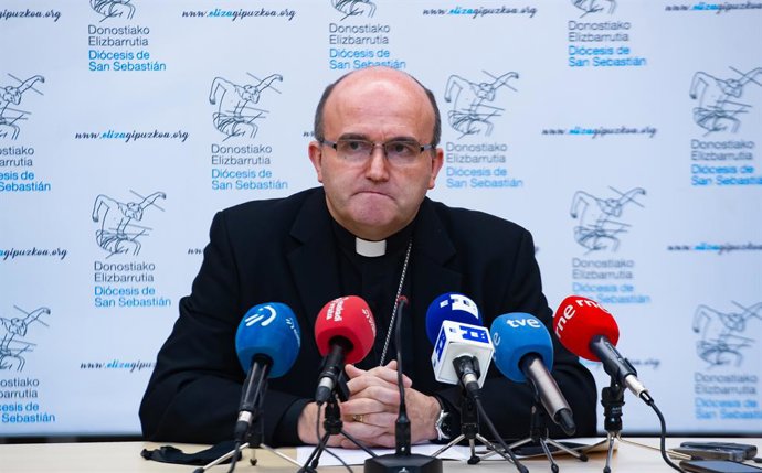 Archivo - El que fuera obispo de San Sebastián, José Ignacio Munilla, comparece tras su nombramiento por el Papa como nuevo obispo de Orihuela-Alicante, a 7 de noviembre de 2021, en San Sebastián, Gipuzkoa, Euskadi, (España). Munilla era obispo de San Seb