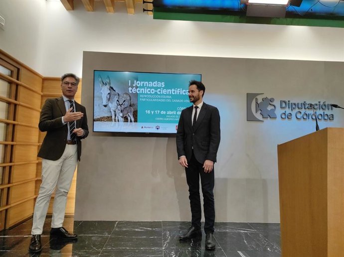 Lorite e Hidalgo, durante la presentación de las Jornadas sobre Reproducción Equina.