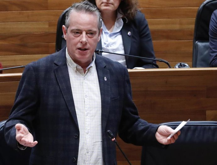 El consejero de Medio Rural y política Agraria, Marcelino Marcos, interviene en la Junta General.