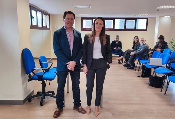 El presidente de la Unión Vecinal de El Cristo, Montecerrao y Buenavista, Marcelino Pérez, y la secretaria de la asociación, Lucía Logares.