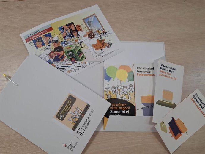Materiales facilitados por el IEB sobre los cursos de catalán en el sector del comercio.