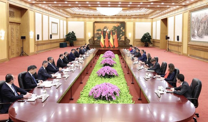 El presidente chino Xi Jinping erunido con el presidente de España, Pedro Sanchez, que se encuentra en visita oficial en China, en el Gran Salón de la Casa del Pueblo en Pekín.  