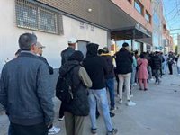 Unas 8.000 personas pasan desde el sábado por el consulado de Marruecos en Almería ante la regularización extraordinaria