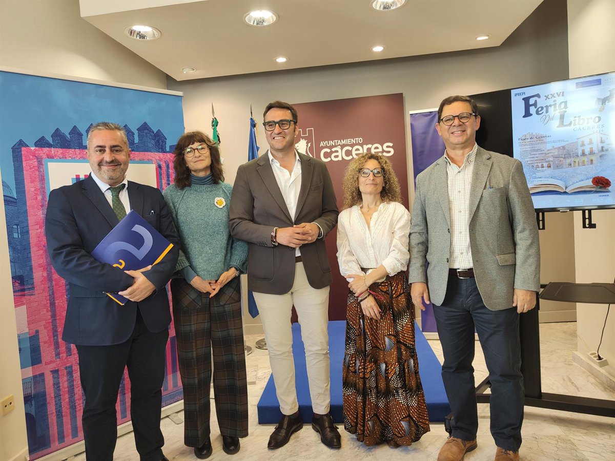 Javier Cercas, Isabel San Sebastián y el poeta Juan Carlos Mestre estarán en la XXVI Feria del Libro de Cáceres