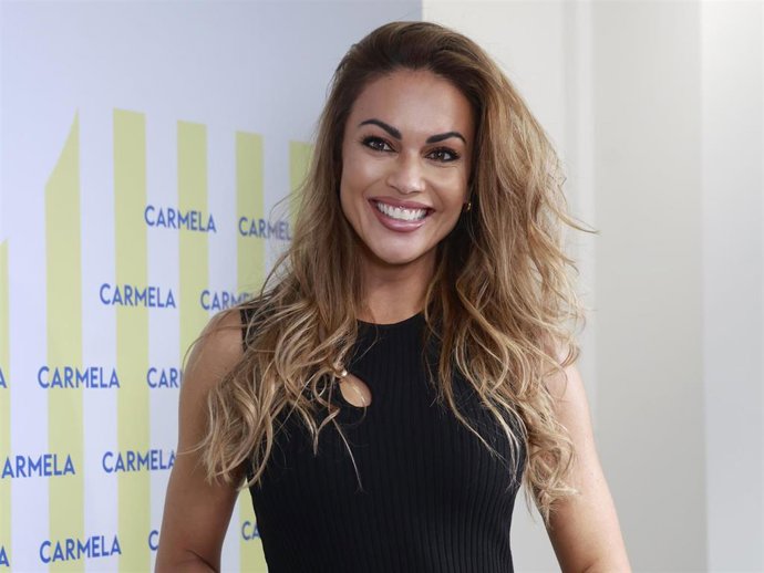 Lara Álvarez presenta la nueva colección de calzado de la firma Carmela 'La Dolce Vitta'