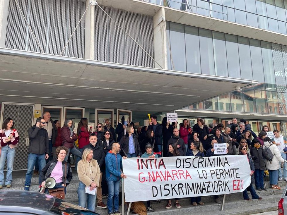 Concentración convocada por el comité de INTIA