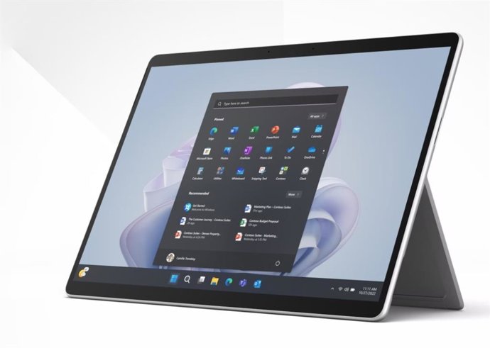 Archivo - Windows 11 en una Surface Pro 9.