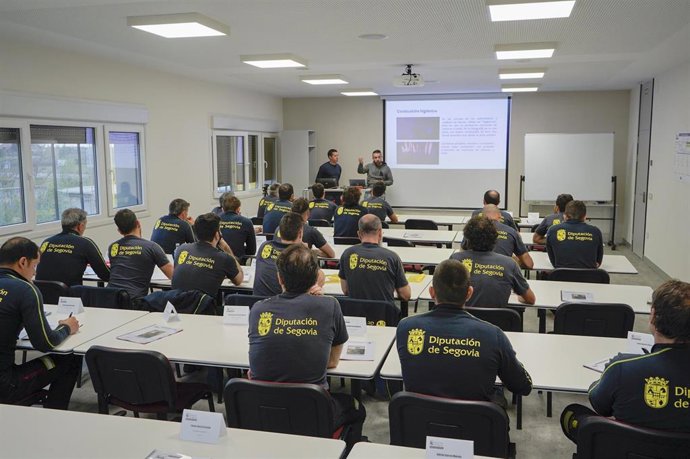 Un momento de la formación teórica en el cuartel de Palazuelos de Eresma .