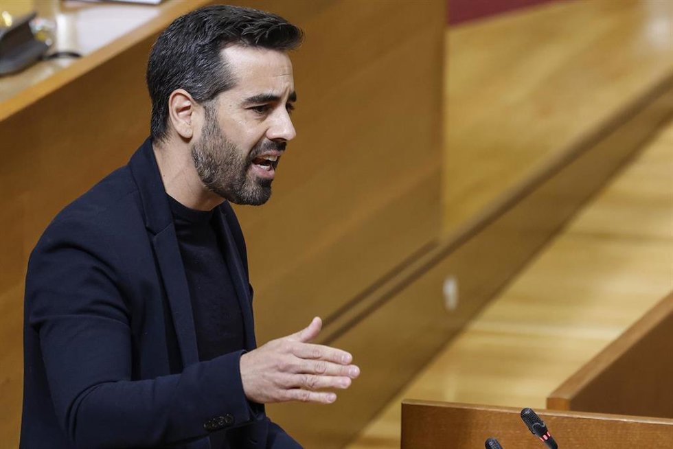 El síndic del PSPV-PSOE, José Muñoz, durante una sesión de control, en Les Corts Valencianes, a 1 de abril de 2026, en Valencia