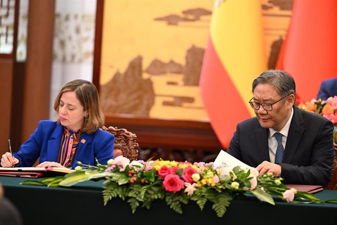 Firma de los acuerdos en el marco de la visita oficial del presidente del Gobierno de España a China