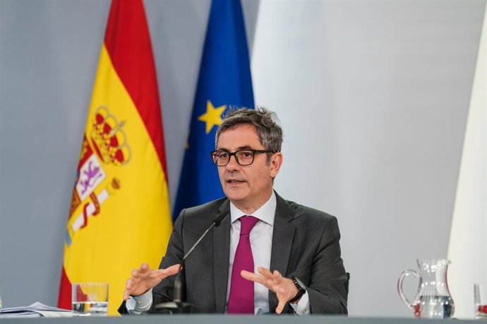 El ministro de la Presidencia, Justicia y Relaciones con las Cortes, Félix Bolaños, durante la rueda de prensa tras el consejo de Ministros, a 14 de abril de 2026, en Madrid (España). El Consejo de Ministros ha aprobado un real decreto que reforma el Regl