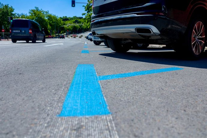 Archivo - Aparcamiento de vehículos