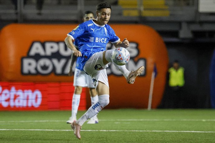 Futbol, Audax Italiano vs Universidad Catolica. Fecha 9, Liga de Primera 2026. El jugador de Universidad Catolica Fernando Zuqui es fotografiado durante el partido de la Liga de Primera contra Audax Italiano disputado en el estadio Bicentenario La