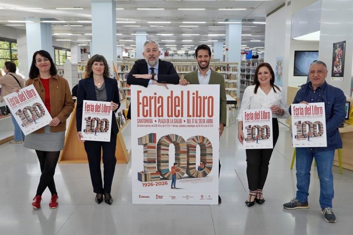 El director general de Patrimonio Cultural, Patricio Sánchez, y el alcalde de Santomera, Víctor Martínez, en el acto de presentación de la Feria del Libro de Santomera.