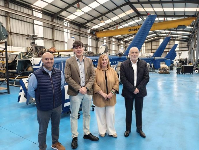 Serafín  Sánchez, socio gerente del grupo Carreira; Borja Sánchez, consejero de Ciencia; Montserrat Alonso, concejala de Cultura de Llanera, y José Manuel Ferreira, vicepresidente de la Cámara de Comercio de Oviedo.