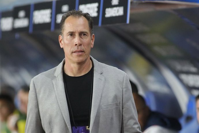 Futbol, O’Higgins vs Millonarios, Fecha 1, Conmebol Sudamericana 2026  El entrenador de O’Higgins Lucas Bovaglio es fotografiado durante el partido de Conmebol Sudamericana Grupo C contra Millonarios disputado en el Estadio Codelco El Teniente de