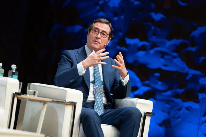 El presidente de la CEOE, Antonio Garamendi, durante la celebración del 30º aniversario de Hispanidad, en CaixaForum Madrid, a 25 de marzo de 2026, en Madrid (España). El medio digital de información general y enfoque católico, fundado en 1996 por el peri
