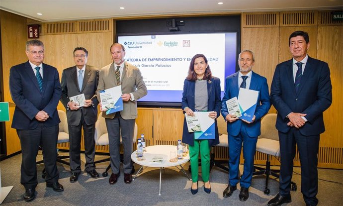Acto de presentación de la Cátedra de Emprendimiento José Luis García Palacios que impulsan la CEU Fernando III y Caja Rural del Sur.