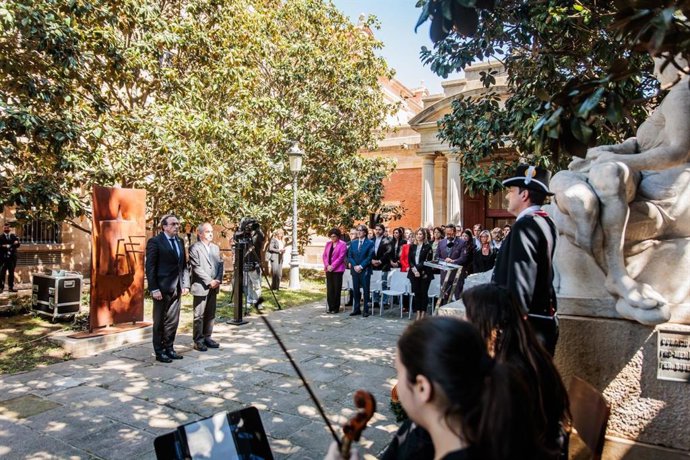 El Parlament homenajea a las víctimas del franquismo
