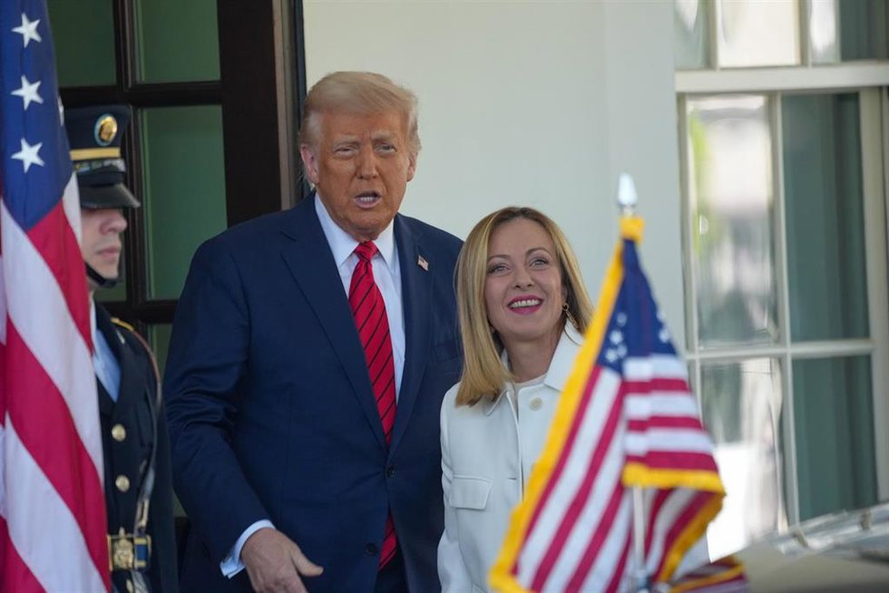 Archivo - El presidente de Estados Unidos, Donald Trump, y la primera ministra italiana, Giorgia Meloni