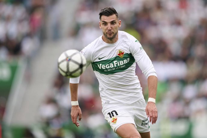 Rafa Mir of Elche CF in action during the Spanish League, LaLiga EA Sports, football match played between Elche CF and Valencia CF at Estadio Manuel Martinez Valero on April 11, 2026 in Elche, Alicante, Spain.