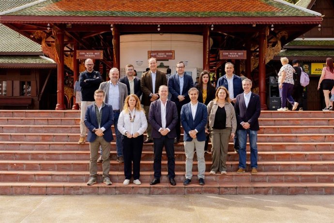 Parlamentarios canarios visitan Loro Parque Fundación para conocer el proyecto CanBio