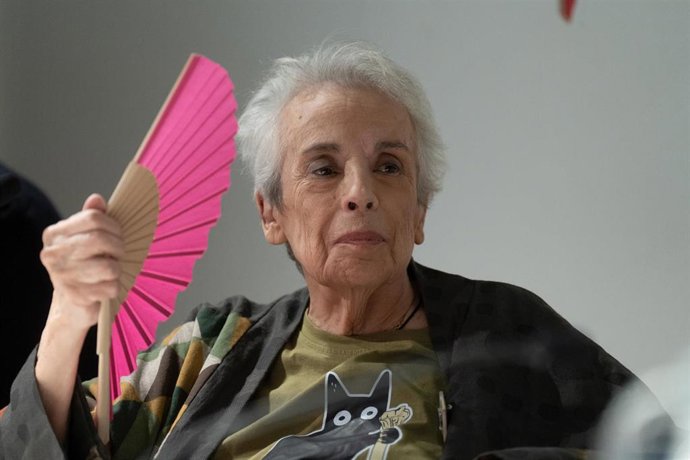 Archivo - La fotoperiodista Isavel Steva, también conocida como Colita, recibe el Premi Ofici de Periodista, a 6 de noviembre de 2023, en Barcelona, Catalunya (España). El premio ha sido concedido por la Junta de Govern del Col·legi de Periodistes de Cata