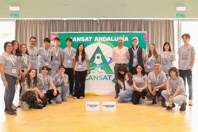 Estudiantes de Secundaria de Alcalá, del IES Tierno Galván, participan en la competición 'Desafío CanSat' de Agencia Espacial Europea.