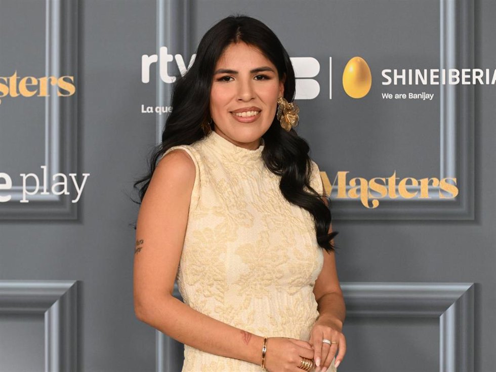 Isa Pantoja se apoya en María del Monte y lanza un dardo a su madre y a Kiko