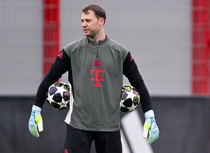 Manuel Neuer durante el entrenamiento del Bayern Múnich previo a la vuelta de cuartos de final de la Liga de Campeones 25-26 ante el Real Madrid