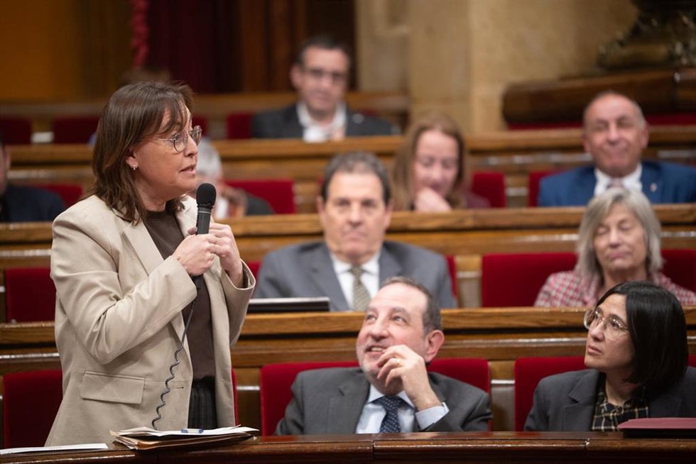 La consellera de Territorio, Silvia Paneque, durante un pleno del Parlament