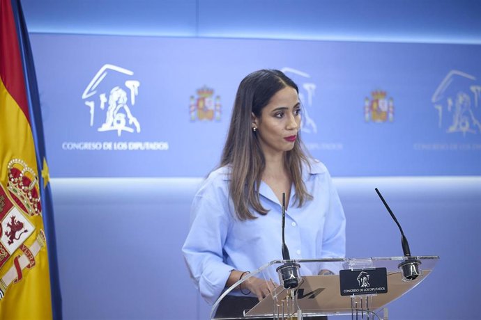 La diputada de Sumar Tesh Sidi durante una rueda de prensa, en el Congreso de los Diputados, a 24 de marzo de 2026, en Madrid (España).