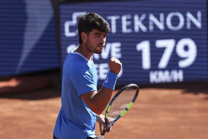 El tenista español Carlos Alcaraz en el partido y victoria contra el finlandés Otto Virtanen en el Barcelona Open Banc Sabadell 2026